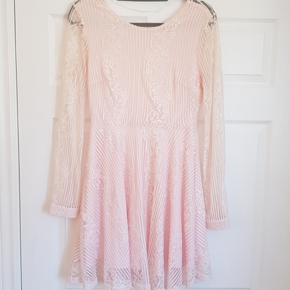 🇺🇦Ukraine fundraiser: L'ATISTE Pink Lace Dress - Picture 2 of 10